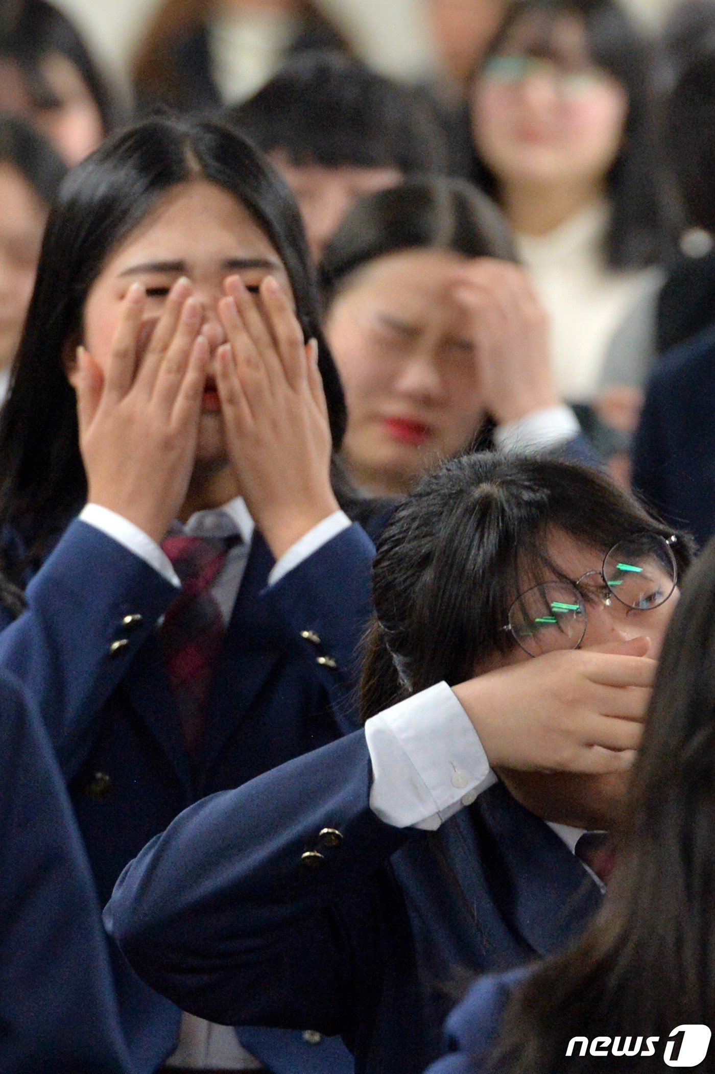 개교 28년 만에 문닫는 중학교.. 눈물 '펑펑' 졸업식 현장