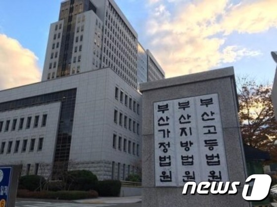 아내 불륜 의심해 목 조르고 살해한 50대 男, 자신의 딸에게는..