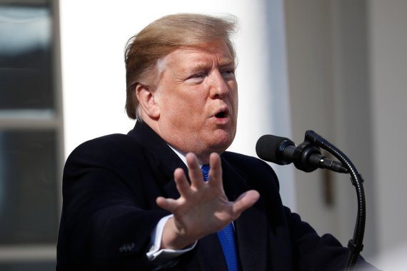 President Donald Trump speaks during an event in the Rose Garden at the White House to declare a national emergency in order to build a wall along the southern border, Friday, Feb. 15, 2019 in Washington. (AP Photo/Pablo Martinez Monsivais)<All rights reserved by Yonhap News Agency>