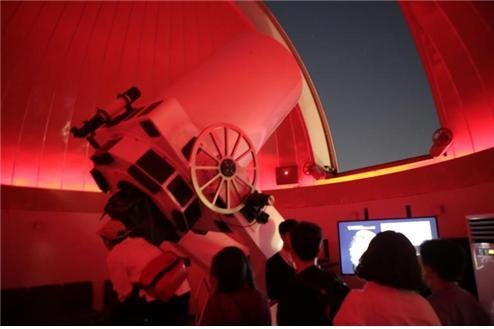 일반인이 경험 할 수 있는 가장 큰 망원경인 1m 반사망원경. 사진=국립과천과학관