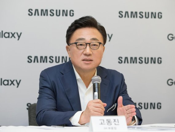 고동진 삼성전자 사장 "갤럭시 폴드, 한국선 5G로만 출시… 100만대 이상 팔겠다"