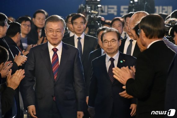 PK 민심 요동..文대통령 지지율 '의외의 수치'