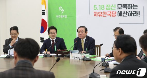 '제3 정당' 모색하는 평화당…한국당 전당대회 이후 주목