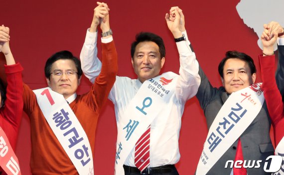 한국당, 전대 모바일·현장 투표 실시…사실상 승패 판가름