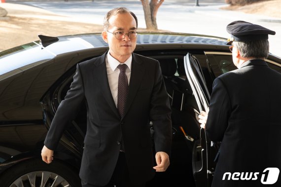 문무일, 한국당 대검 항의방문에 "업무 바르게 수행하겠다"