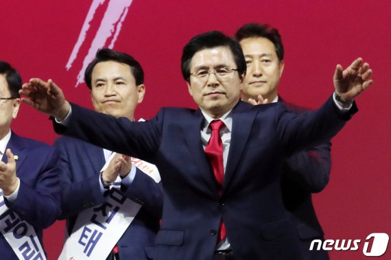 한국당 새 지도부 구성…국회 정상화 탄력받나