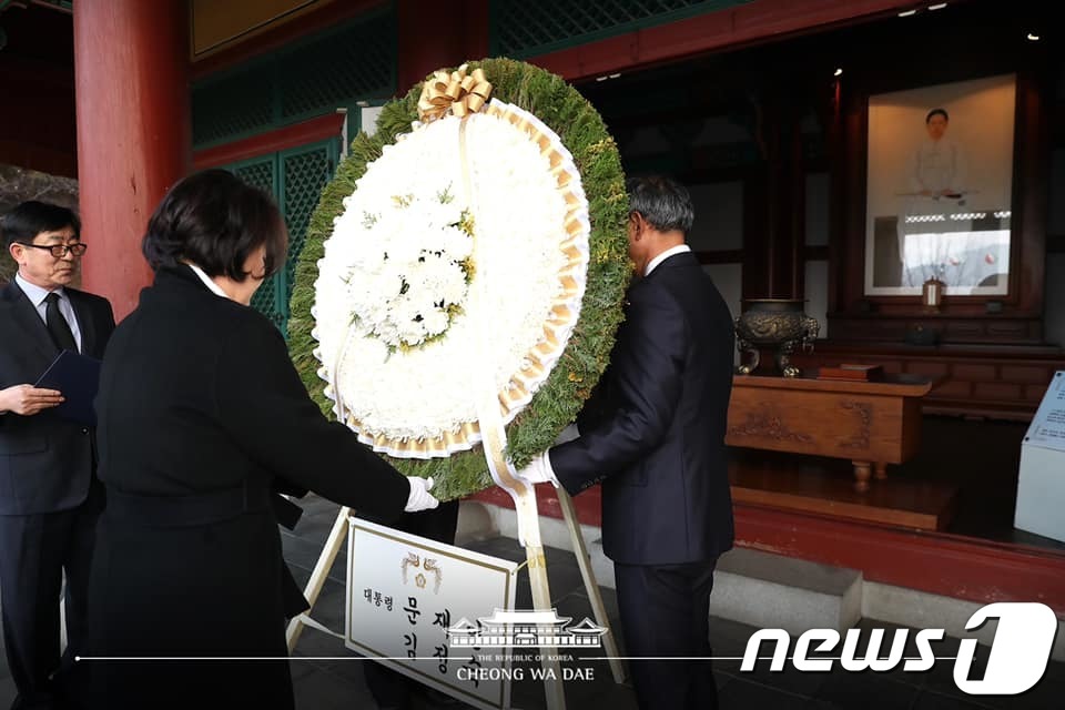 김정숙 여사, 유관순 열사 참배하며 한 말