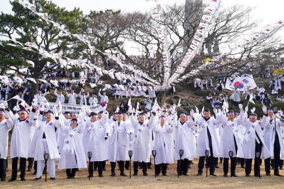 "100년 전 외침 그대로" 제주 항일 만세대행진 재현