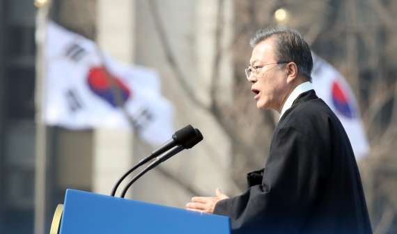 [삼일절 100주년 기념사]"한반도 평화, 많은 고비 넘겨야… 우리 역할 더 중요해졌다"