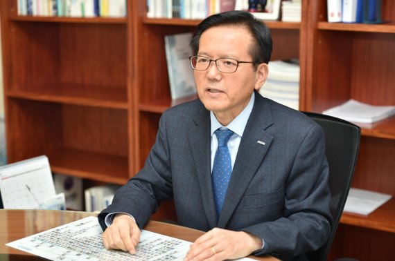 [인터뷰] 김기준 경기도경제과학진흥원장 "경제·과학 양 날개 축으로… 혁신성장 촉진자 역할 하겠다"