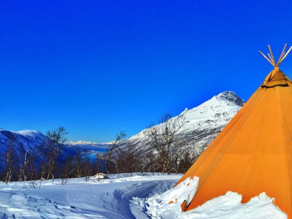 온통 눈 세상 속에 자리한 라부