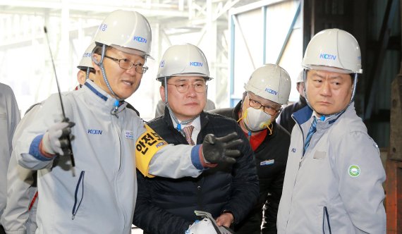 정승일 차관 영흥화력발전 찾아 "석탄발전 과감히 LNG로 전환"