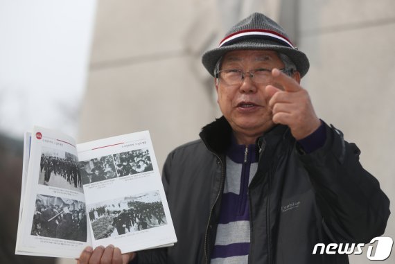 김용재 3.8 민주의거기념사업회 의장이 5일 대전 서구 3.8 민주의거 기념탑 앞에서 의거 당시 상황을 설명하고 있다. 2019.3.5/뉴스1 © News1 주기철 기자