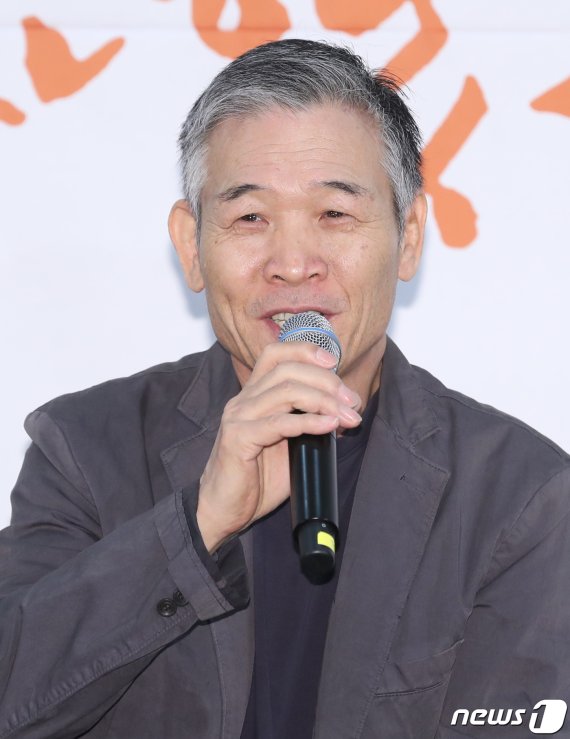 가수 정태춘이 7일 오전 서울 중구 흥인동 충무아트센터에서 데뷔 40주년을 기념해 열린 ‘정태춘 박은옥 40 프로젝트’ 기자간담회에 참석해 인사말을 하고 있다. 2019. 3.7/뉴스1 © News1 권현진 기자