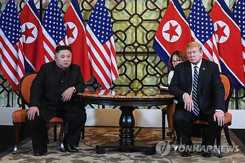 베트남 하노이에서 열린 2차 북미정상회담 당시 김정은 북한 국무위원장(왼쪽)과 도널드 트럼프 미국 대통령 /사진=연합뉴스