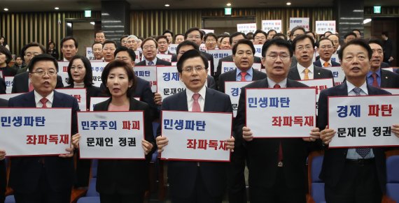 민주 vs. 한국, 윤리위 맞제소..여야4당, 선거제 단일화 시도