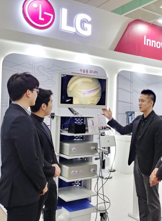 삼성&middot;LG, 국내 최대 의료기기 전시회서 '맞대결'