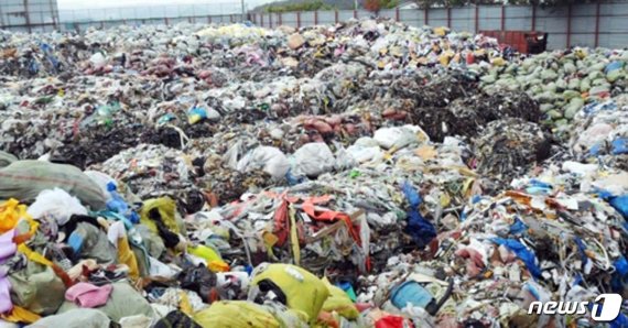 수년간 방치된 3만톤 불법폐기물.. 파주 '쓰레기캐슬'