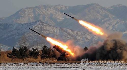 지난 2016년 단거리 미사일 실험 발사를 하고 있는 북한군의 모습 /사진=연합뉴스