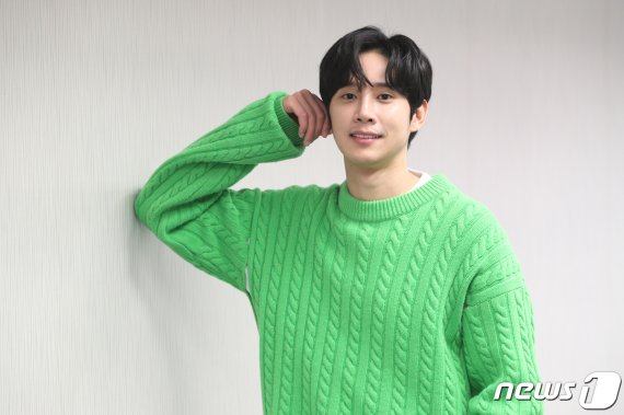 배우 박성훈이 18일 서울 종로구 뉴스1 본사에서 인터뷰를 앞두고 카메라를 향해 포즈를 취하고 있다. 2019.3.18/뉴스1 © News1 성동훈 기자