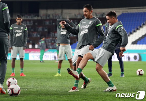 볼리비아 축구대표팀 선수들이 21일 오후 울산 문수축구경기장에서 A매치 평가전 한국전을 대비해 훈련을 하고 있다. 2019.3.21/뉴스1 © News1 이윤기 기자
