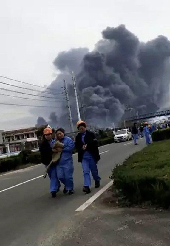 폭발 발생지역 인근 시민들이 대피하는 모습/사진=Weibo