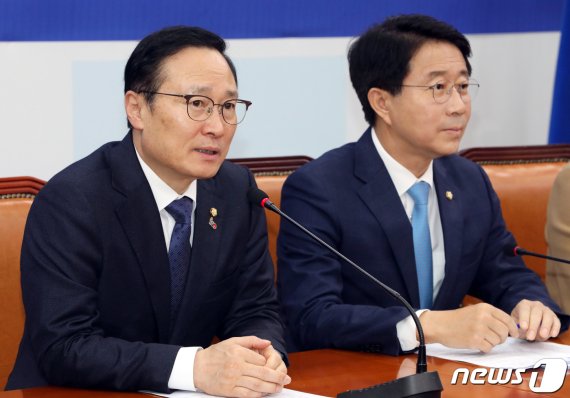 홍영표 더불어민주당 원내대표/뉴스1 © News1 이종덕 기자
