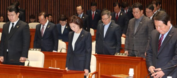 서해수호의 날, 날세운 한국당 "국방장관 해임건의안 제출"