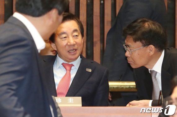KT 채용비리의혹·김학의 성접대사건, 보선 앞둔 한국당에 악재?