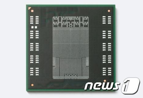 삼성전기의 반도체용 패키지 기판인 FCBGA(Flip Chip Ball Grid Array) 제품 모습(삼성전기 제공) © 뉴스1