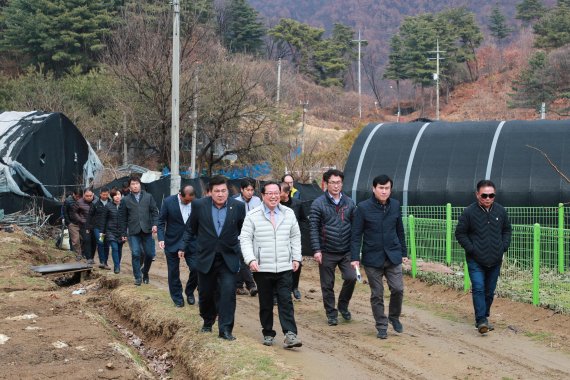 조광한 남양주시장 비루개마을 도로 개설현장 탐방. 사진제공=남양주시
