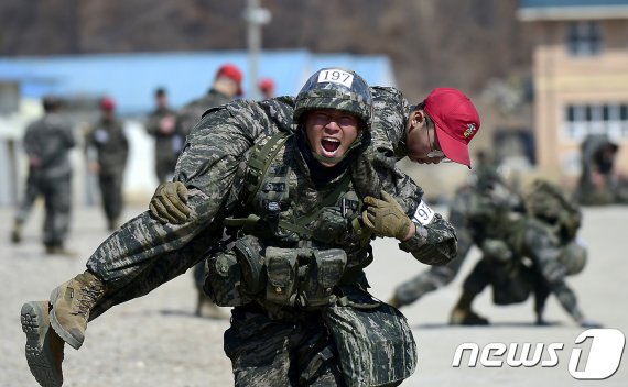 해병대 제2사단 청룡전사·우수대대 선발대회 개최 파이낸셜뉴스