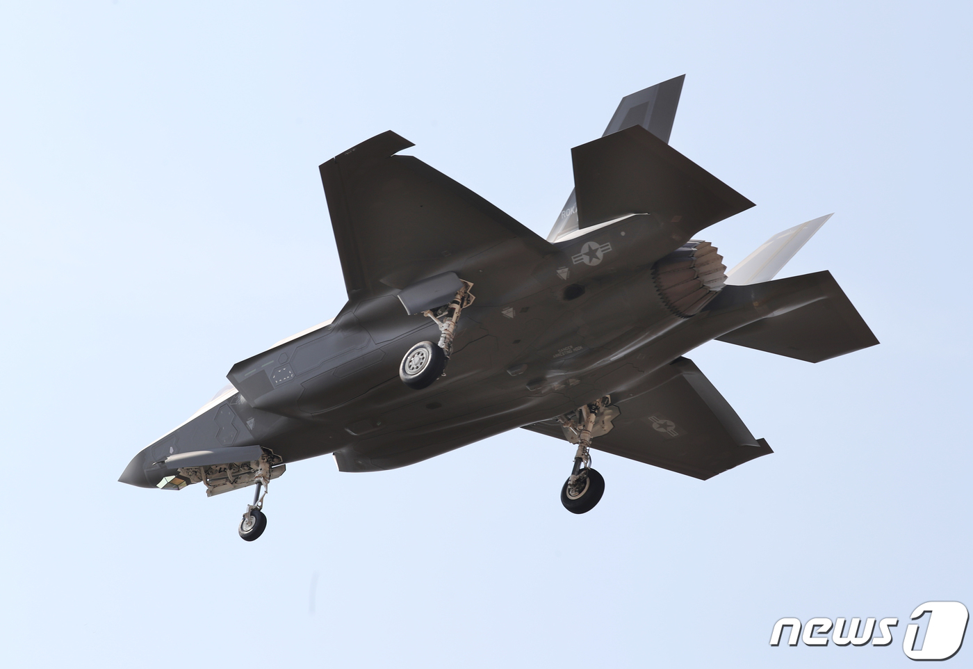 北 레이더 무력화 F-35A는? '폭탄 8톤 무장' 美주력 전략무기