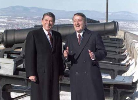 '미국-캐나다 자유무역협정(FTA)'의 두 주역인 로널드 레이건 미국 대통령(왼쪽)과 브라이언 멀로니 캐나다 총리/사진=위키피디아