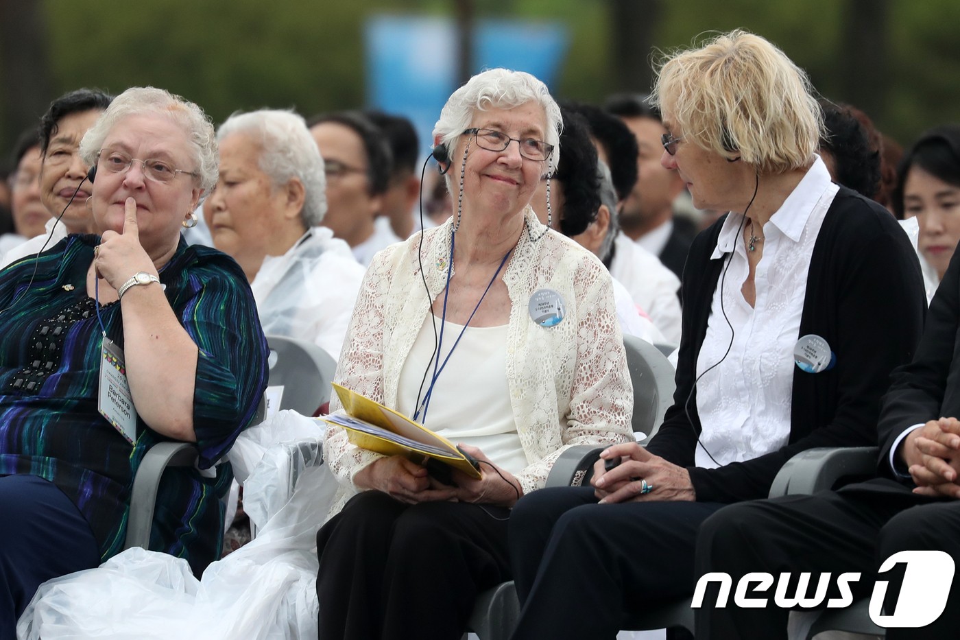 김정숙 여사, 5·18 증언 외국인 목사 부인들에 감사 편지