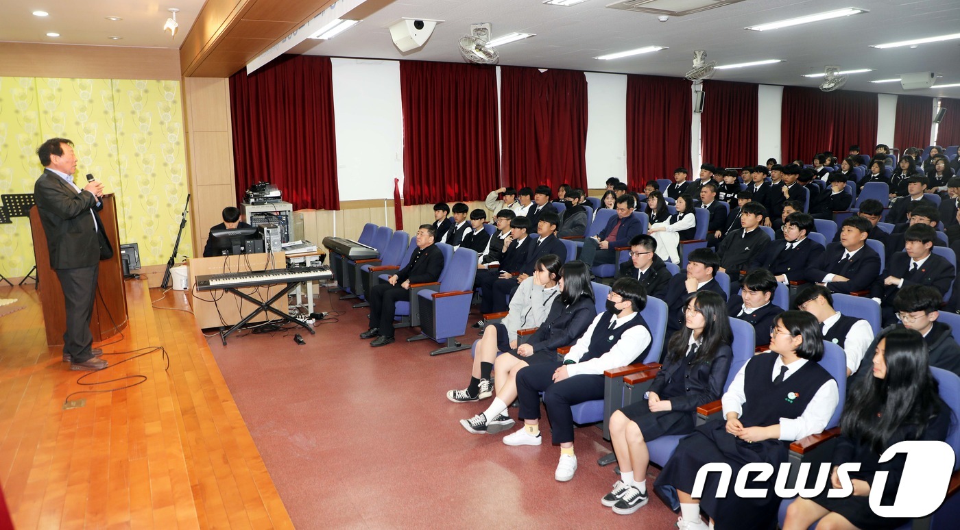 교단에 선 제주4·3 유족 "아버지 총살 당해 대구의 한 저수지에 버려져"