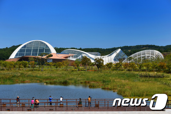 "각서써라" 관람객 통제한 뒤 당직실로 데려간 국립생태원