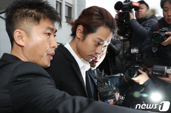 '정준영 불법촬영' 대화방에 참여한 또 다른 가수는 누구?