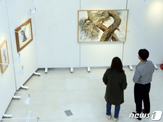 하이원리조트 태백 지역 작가 박동수 화백 초대전 © News1