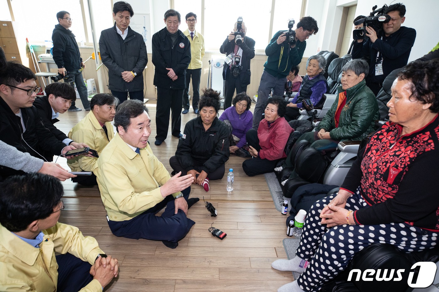 李총리 "강원 산불, 7일까지 성금 100억 넘어"