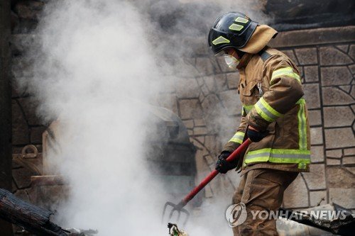 靑 "소방공무원 국가직 전환, 국민 안전 위해 꼭 필요"