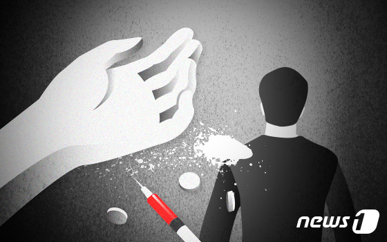 필로폰 상습 투약하고 유통까지 한 50대