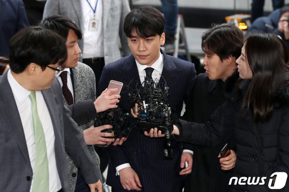 경찰 "승리 팔라완 성접대 확인중"