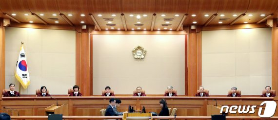 헌재, 낙태죄 처벌조항 헌법불합치 결정…"2020년말까지 개정"