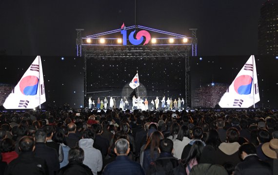 대한민국임시정부수립 100주년 기념식 태극기 퍼포먼스