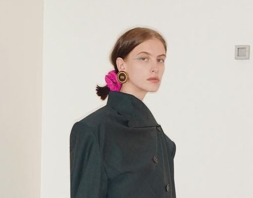 발렌시아가 곱창밴드. © 뉴스1(출처: 발렌시아가 인스타그램 갈무리)