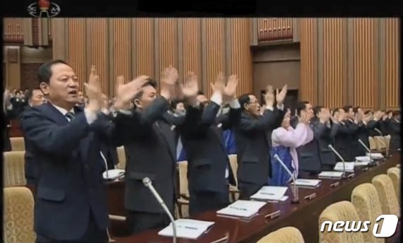 김정은 북한 국무위원장이 12일 최고인민회의 제1차회의 2일회의에서 시정연설을 하고 있다. (조선중앙TV 갈무리) 2019.4.13/© 뉴스1
