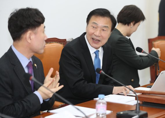 '산으로 가는' 바른미래..孫 '정면돌파' vs. 하태경 '연판장'