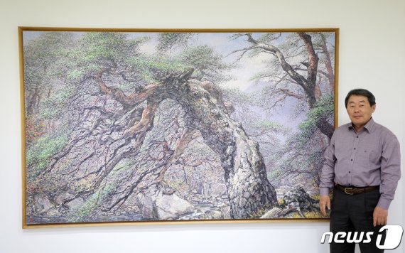 소나무 화가 김상원씨. 2019.4.16/뉴스1 © News1 조민주 기자