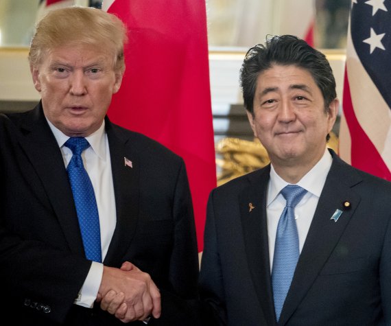 도널드 트럼프 미국 대통령과 아베신조 일본 총리. AP연합뉴스
